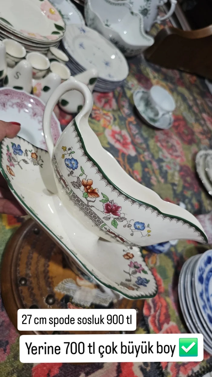 Spode Chinese Rose kendinden tabaklı sosluk - Image 1
