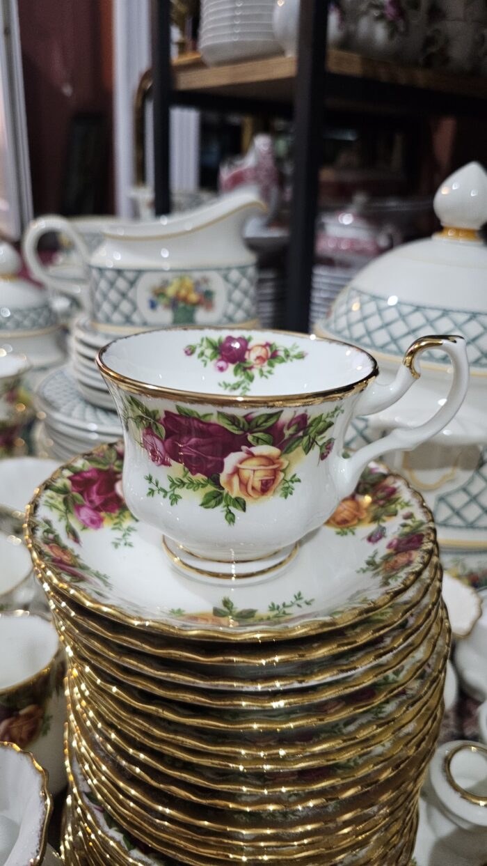 Royal Albert Old Country Roses Çay Fincanı - Image 1