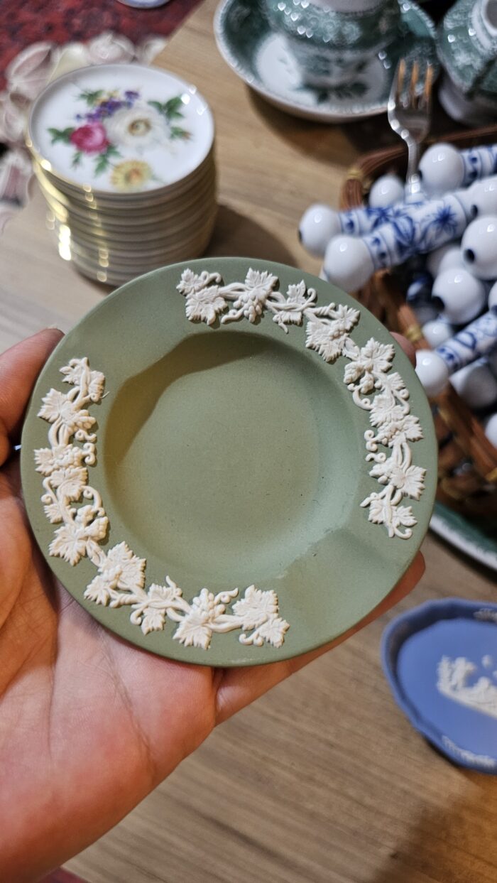 Wedgwood Jasperware Dekoratif Küllük yeşil oval - Image 1