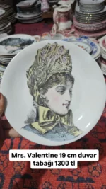 Porcelain De Paris Fransa 19 cm Mrs. Valentine Duvar Tabağı