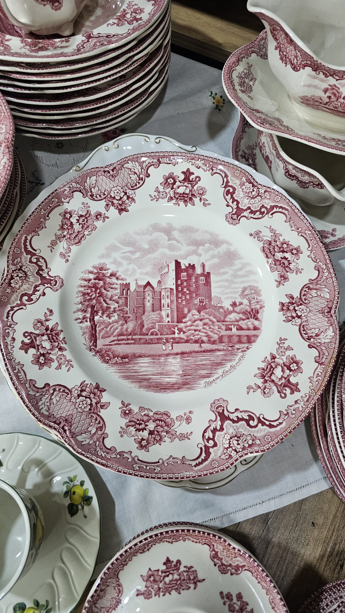 20260502_211247 Johnson Brothers pembe 25 cm düz servis tabağı - Image 1