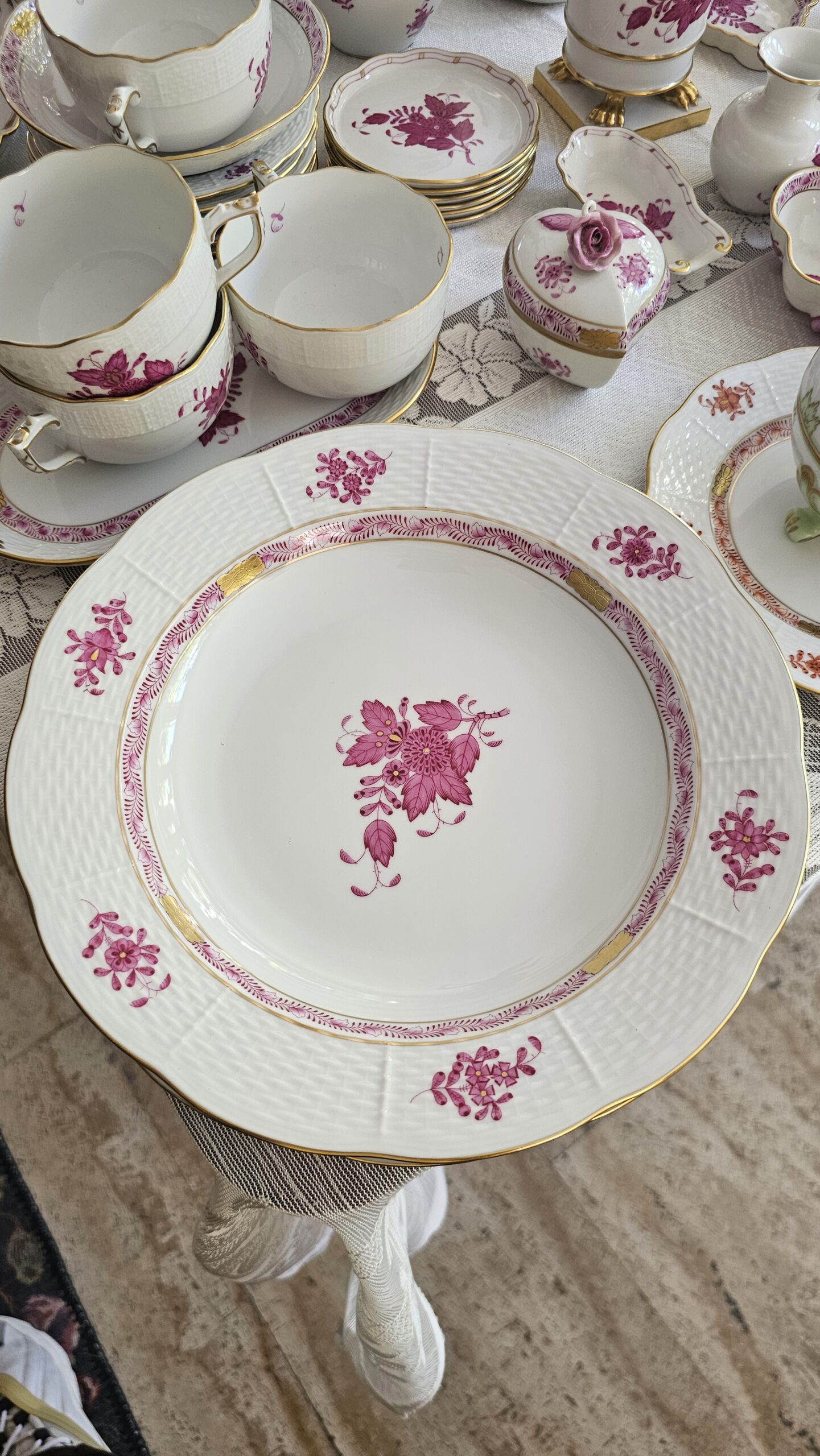 20260504_101123 Herend Fuşya 26 cm makarna tabağı - Image 1