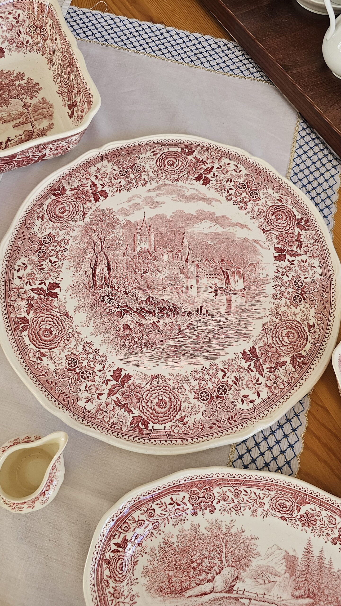20260702_153628 Villeroy Boch Pembe Burgenland 32 cm düz tepsi - Image 1