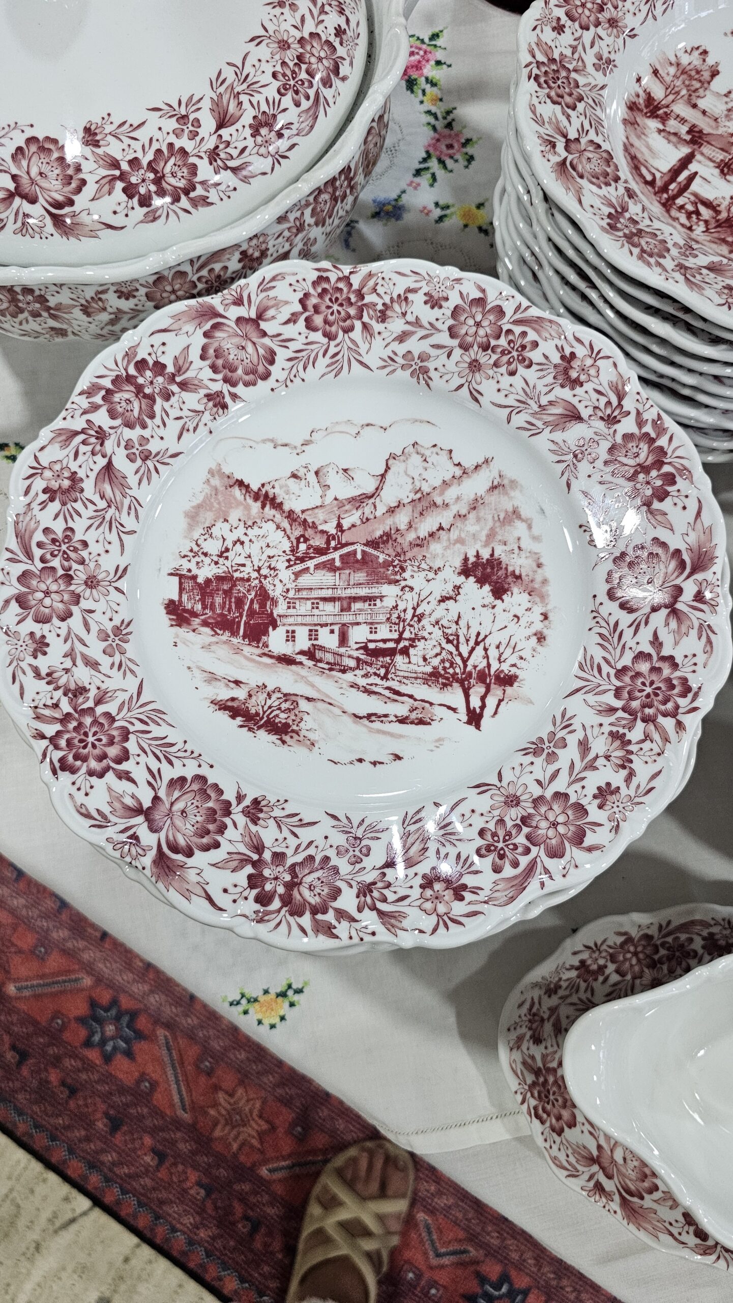 20260703_202931 Seltmann Weiden Heimetland Kırmızı Servis Tabağı 25 cm - Image 1